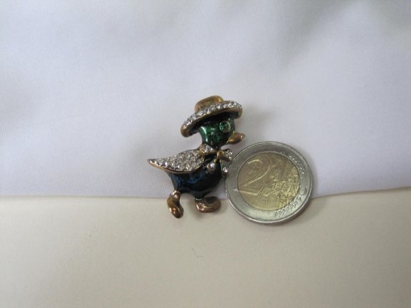 Broche goudkleurig blauw groen emaille eend met sombrero hoed 3.9x2.4 cm - Afbeelding 5