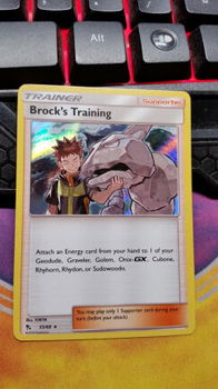 Brock's Training 55/68 Holo Rare Sun & Moon: Hidden Fates - 0