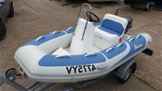 Adventure Vesta 345 inc. 20pk Yamaha en trailer