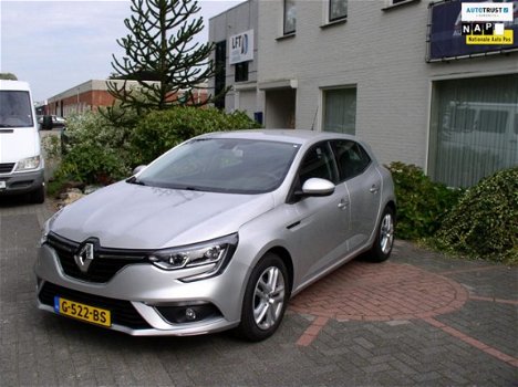 Renault Mégane - 1.5 dCi Eco2 Limited BIJ 78847 GROOT ONDERHOUD GEHAD EN NIEUWE MICHELIN BANDEN - 1