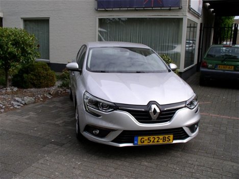 Renault Mégane - 1.5 dCi Eco2 Limited BIJ 78847 GROOT ONDERHOUD GEHAD EN NIEUWE MICHELIN BANDEN - 1