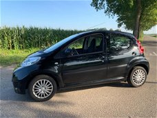 Peugeot 107 - 1.0-12V XS / 5 drs 2011 airco