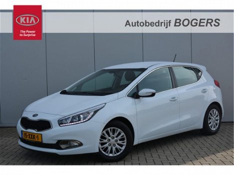 Kia Cee'd - 1.6 GDI Plus Pack Navigatie, Achteruitrijcamera, Climate control, Trekhaak - 1