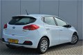 Kia Cee'd - 1.6 GDI Plus Pack Navigatie, Achteruitrijcamera, Climate control, Trekhaak - 1 - Thumbnail