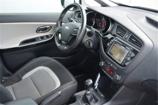 Kia Cee'd - 1.6 GDI Plus Pack Navigatie, Achteruitrijcamera, Climate control, Trekhaak - 1