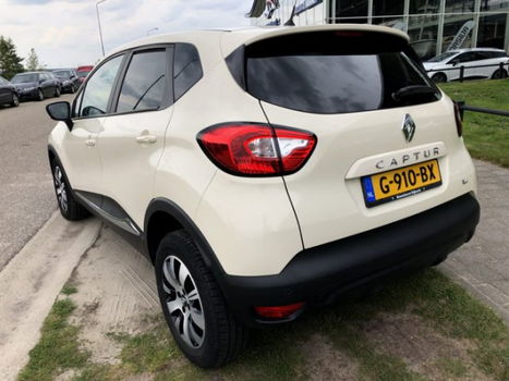 Renault Captur - 0.9 TCe 90Pk Limited Climat MediaNav DAB+ PDC a Stoelverw v 16