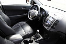 Hyundai i30 - 1.6i i-Catcher Climate controle/Lederen bekleding+stoelverwarming/Parkeersensoren acht