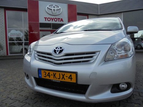 Toyota Verso - 1.8 VVT-i Aspiration Climate-/Cruise Control & trekhaak (1300kg) - 1