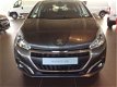 Peugeot 208 - 1.2 PureTech Signature 82 *€2718, - * Korting van €21.218 voor €18.500, - 1 - Thumbnail