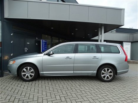 Volvo V70 - D3 Automaat / Navigatie - 1