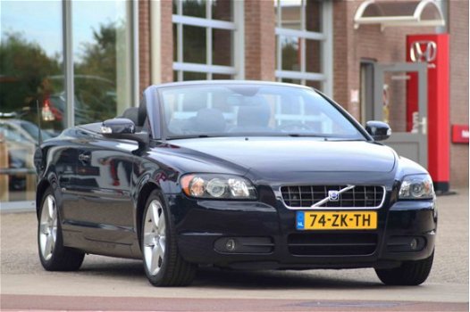 Volvo C70 Convertible - 2.4i Momentum Aut. - All-in rijklaar | Afn.trekhaak | Dealer onderhouden - 1