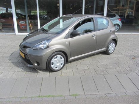 Toyota Aygo - 1.0 VVT-i Now - 1