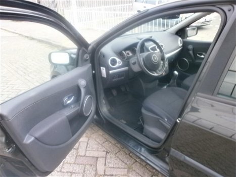 Renault Clio - 1.4-16V Dynamique Luxe - 1