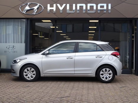 Hyundai i20 - 1.2i Comfort * NAVIGATIE - 1