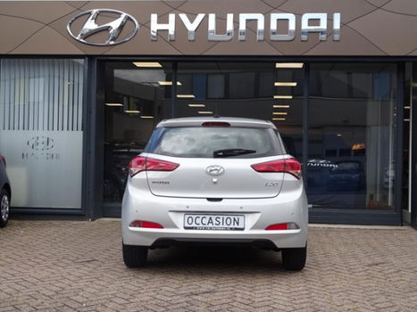 Hyundai i20 - 1.2i Comfort * NAVIGATIE - 1