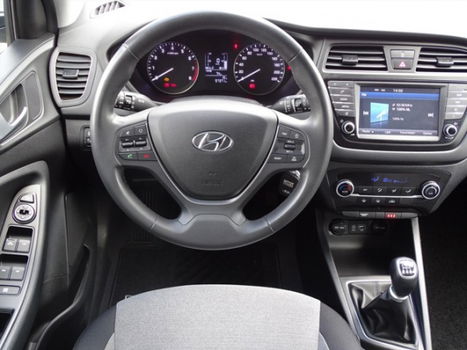 Hyundai i20 - 1.2i Comfort * NAVIGATIE - 1