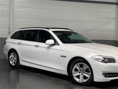 BMW 5-serie Touring - 523i High Executive Panorama dak//Navi//Xenon//Leder//2xPDC - 1