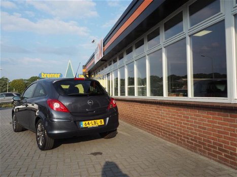 Opel Corsa - 1.4-16V '111' Edition Oudjaar actie 250, - euro korting - 1