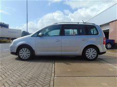 Volkswagen Touran - 1.6-16V FSI 1Jr Apk/7 Persoons/Clima/Cruise Contr/Centr deurvergr/2x Sleutel