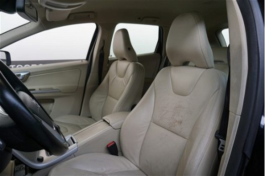 Volvo XC60 - 2.4 D5 Momentum 206Pk Navigatie. Nationale Autopas (NAP) - 1