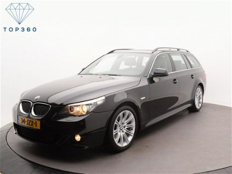 BMW 5-serie Touring - 523i M-pakket OrigNL NAP | Vol opties | Breedbeeld | Stoelverwarming | - 1