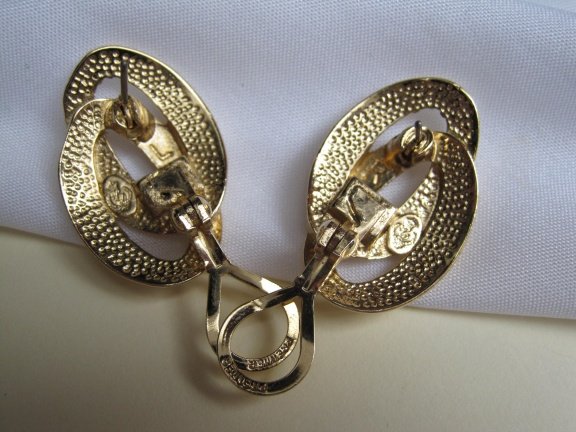 Oorbellen Premier D goudkleurig met kristal rijnsteentjes 2.9x1.9 cm - Afbeelding 6