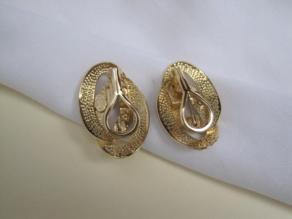 Oorbellen Premier D goudkleurig met kristal rijnsteentjes 2.9x1.9 cm - Afbeelding 7