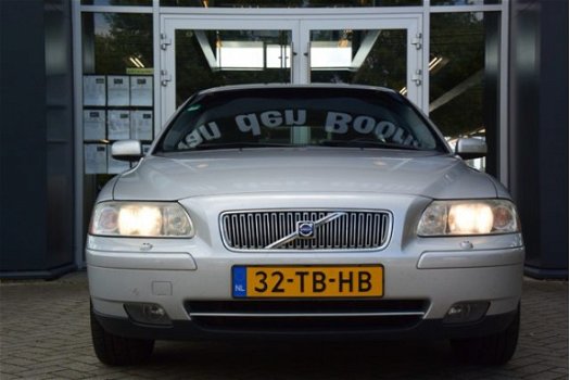 Volvo V70 - 2.4 140PK Leder, Airco, CruiseControl, LM16 - 1