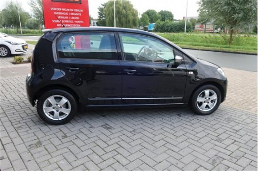 Volkswagen Up! - 1.0 cheer up BlueMotion Navigatie / Cruise / Airco + set winterwielen - 1