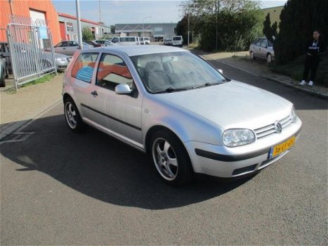 Volkswagen Golf - 1.6-16V Sportline - 1