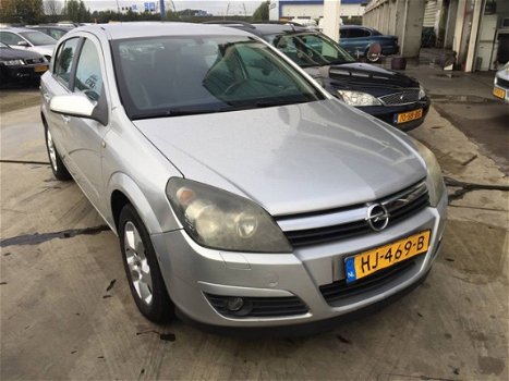 Opel Astra - 1.8 Essentia - 1