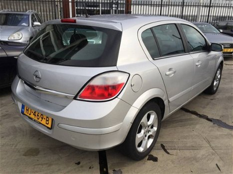 Opel Astra - 1.8 Essentia - 1