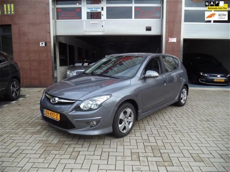 Hyundai i30 - 1.4i i-Drive Cool AIRCO Elek.Ramen/Spiegels Stoelverw - 1