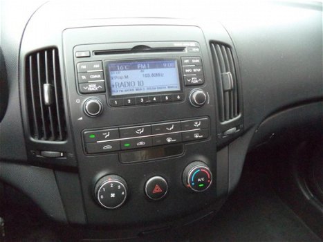 Hyundai i30 - 1.4i i-Drive Cool AIRCO Elek.Ramen/Spiegels Stoelverw - 1
