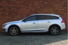 Volvo V60 Cross Country - D3 Momentum Business Navi/18'LMV/Parkass.V+A