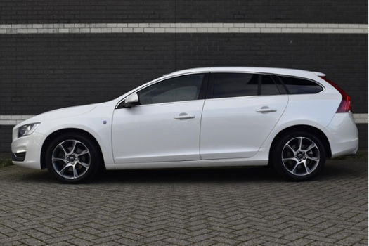 Volvo V60 - 1.6D 115pk Ocean Race / Navi / Leder - 1