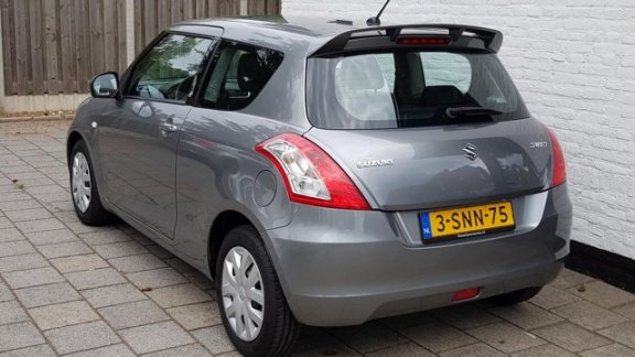 Suzuki Swift - 1.2 3drs comfort airco spioler in kleur 58000 km - 1