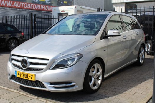 Mercedes-Benz B-klasse - 180 Ambition Automaat Panoramadak Clima 17inch Xenon/Led Navi Pdc Stoelvw - 1