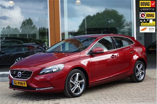 Volvo V40 - 1.5 T3 Momentum 152-Pk - 1