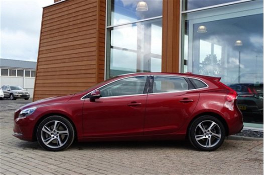 Volvo V40 - 1.5 T3 Momentum 152-Pk - 1