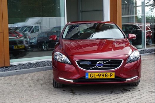 Volvo V40 - 1.5 T3 Momentum 152-Pk - 1