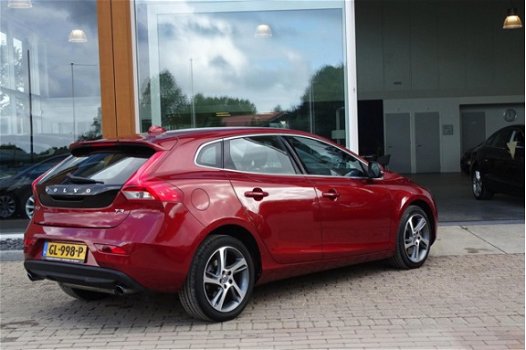 Volvo V40 - 1.5 T3 Momentum 152-Pk - 1