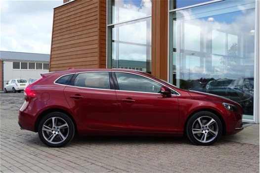 Volvo V40 - 1.5 T3 Momentum 152-Pk - 1