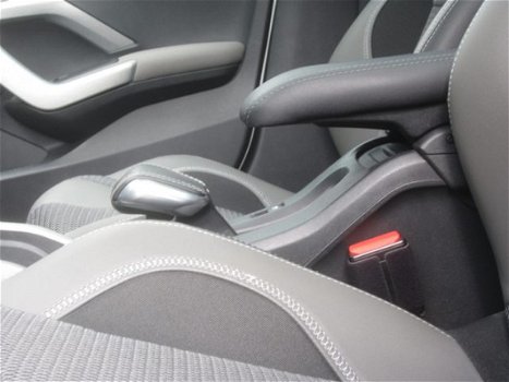 Peugeot 2008 - 1.2 *Allure* Navigatie * Panoramadak * 1/2 Leder interieur * Climate * Cruise * aut. - 1