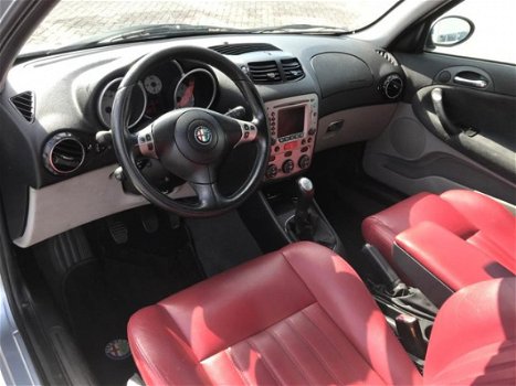 Alfa Romeo 147 - 1.6 T.Spark Distinctive , 3drs, bwj 2002, apk 08-2020 - 1