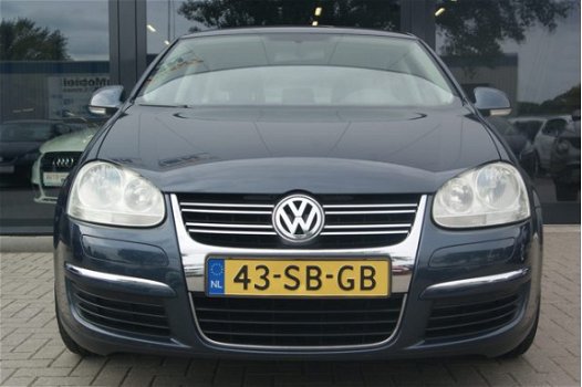 Volkswagen Jetta - 1.6 Comfortline + AIRCO + ELEKTR PAKKET + LM VELGEN - 1