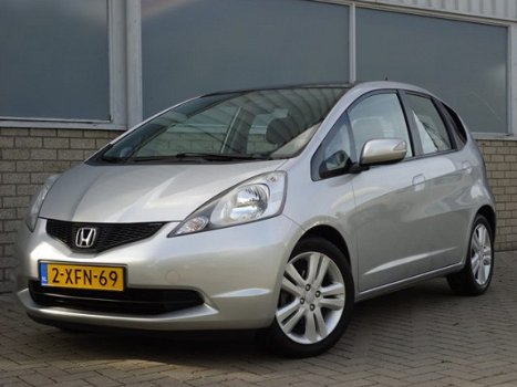 Honda Jazz - 1.5 Automaat Airco - pano dak - 16 'inch LM - Parkeersens - 1