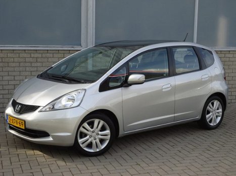 Honda Jazz - 1.5 Automaat Airco - pano dak - 16 'inch LM - Parkeersens - 1