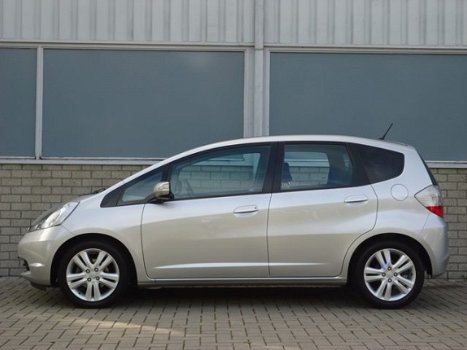 Honda Jazz - 1.5 Automaat Airco - pano dak - 16 'inch LM - Parkeersens - 1