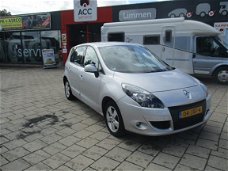 Renault Scénic - 1.6 Dynamique Luxe uitvoering met leder, navi, parkeersensoren alle opties!